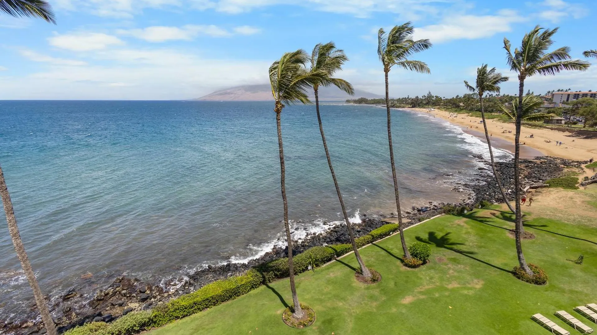 Watch Whales And Sunsets From Your Bed - Double Master Sunset Suite Kihei USA